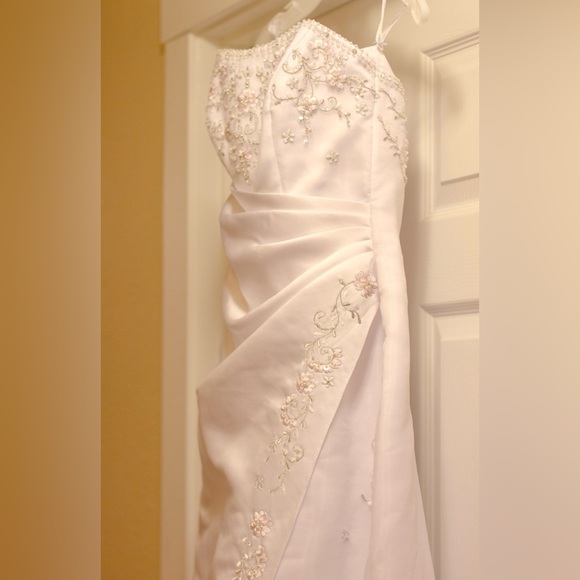 (BUNDLE!) 😍🔥 Wedding Dress, Underskirt, Veil and Bridal Gloves 🥹✨ - Picture 5 of 13